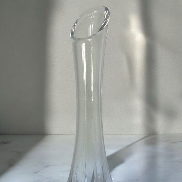 8 Inches Crystal Stem Vase with fluted heavy base and angled mouth - Picture 5 of 9